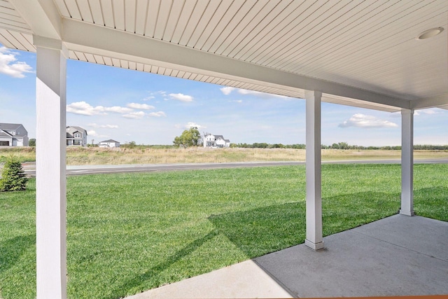 view of yard featuring a patio