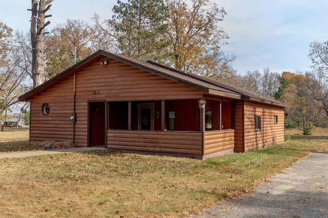 cabin featuring an outdoor structure