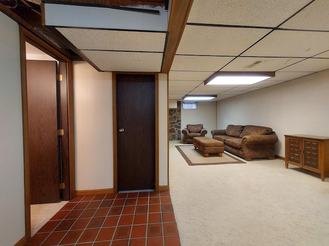 living room featuring a drop ceiling