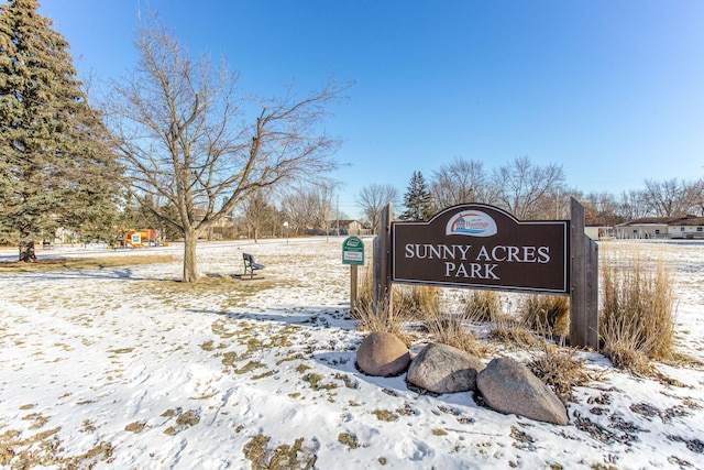 view of community / neighborhood sign