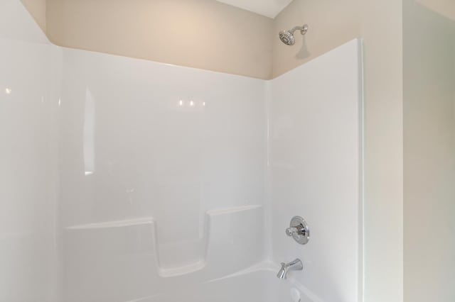 bathroom featuring shower / tub combination