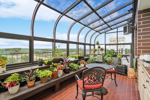 sunroom / solarium featuring vaulted ceiling