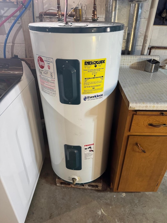 utility room with washer / dryer and electric water heater