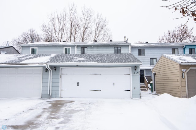 view of front property featuring a garage