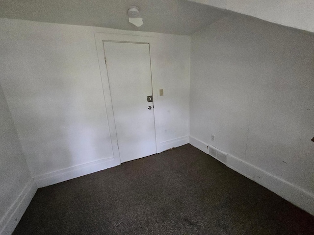 unfurnished room with carpet flooring