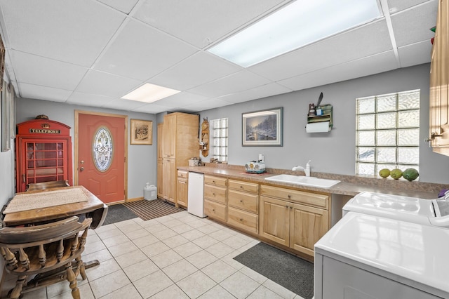 laundry room featuring cabinet space, washing machine and clothes dryer, and light tile patterned floors