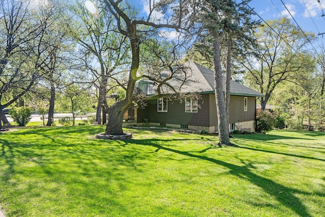 view of green lawn