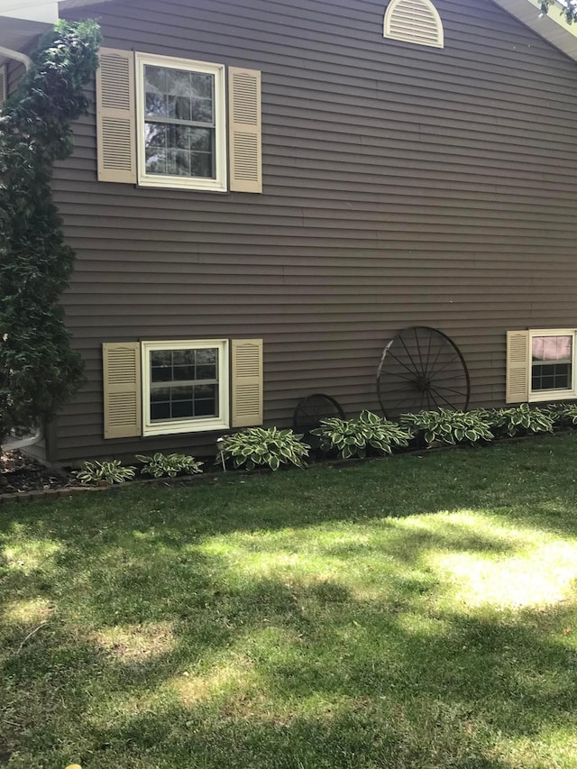 619 10th St, Montevideo, MN 56265 - view of property exterior featuring a lawn