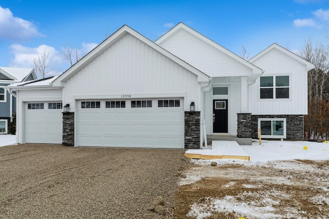 view of front facade featuring a garage