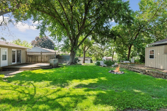 view of yard featuring a fire pit