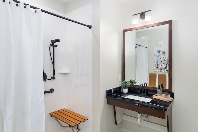 bathroom featuring a shower with curtain and sink