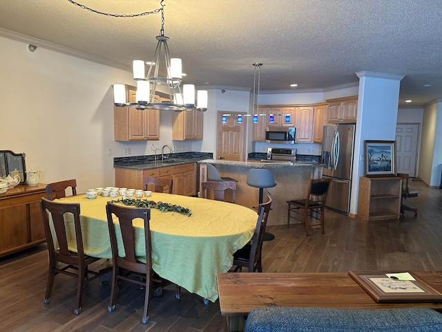 dining space featuring sink, a textured ceiling, and crown molding