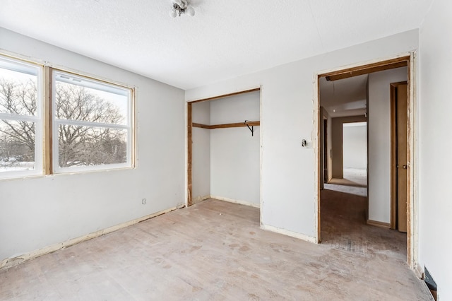 unfurnished bedroom featuring a closet