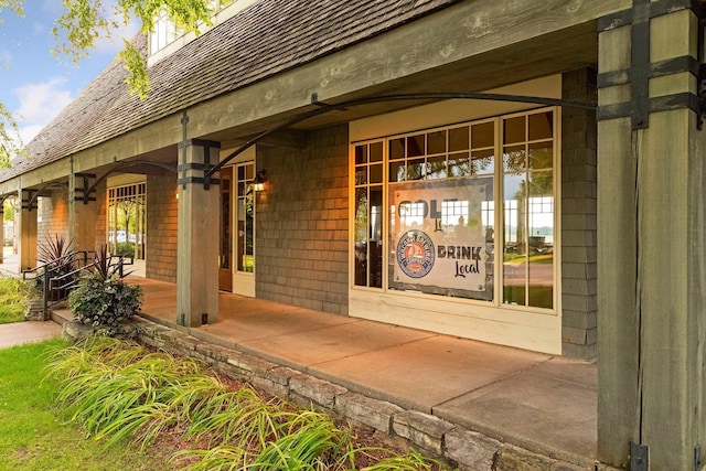 doorway to property with covered porch