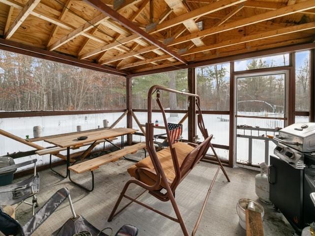 sunroom with vaulted ceiling