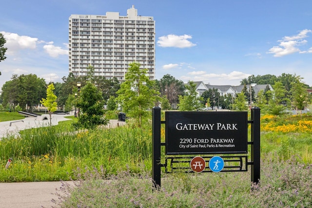 view of community / neighborhood sign