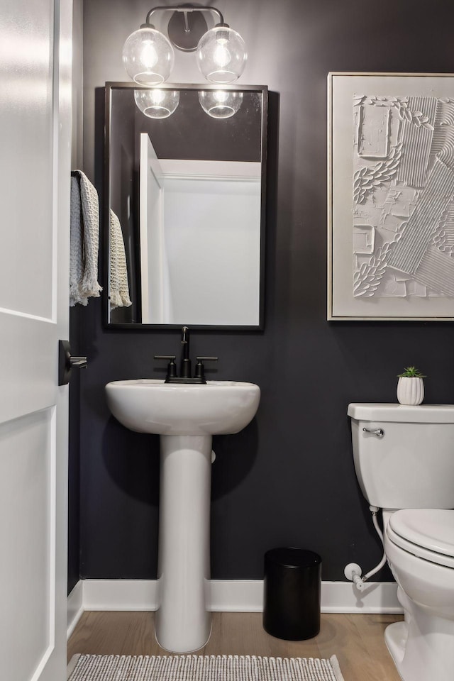 bathroom featuring toilet and baseboards
