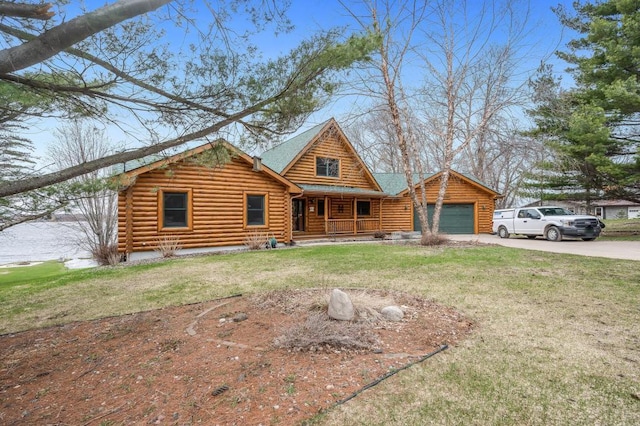 log-style house with covered porch, a garage, and a front lawn