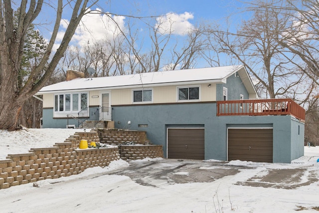 view of front facade featuring a garage