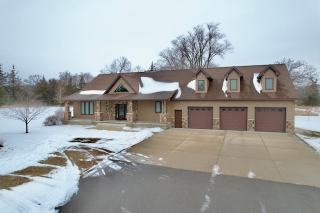 view of front facade with a garage