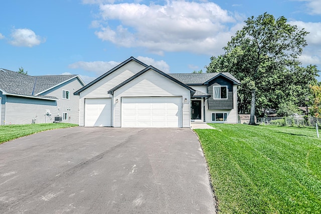 view of front of house featuring a front lawn and a garage