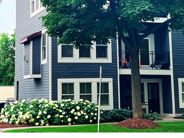 view of front facade