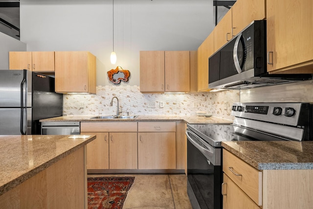 kitchen with sink, stone counters, stainless steel appliances, light brown cabinetry, and decorative light fixtures