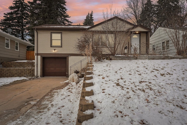 view of front property featuring a garage