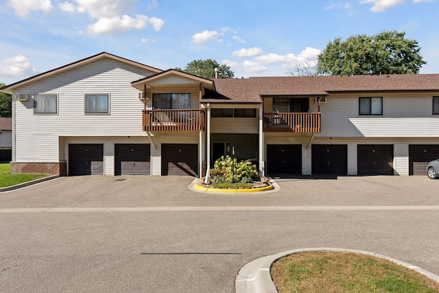 view of front of home featuring a balcony