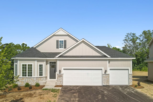 craftsman house featuring a garage