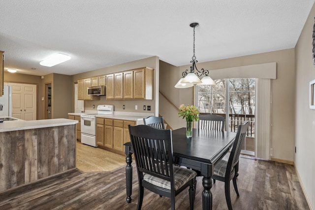 dining area featuring sink, a textured ceiling, and light hardwood / wood-style flooring