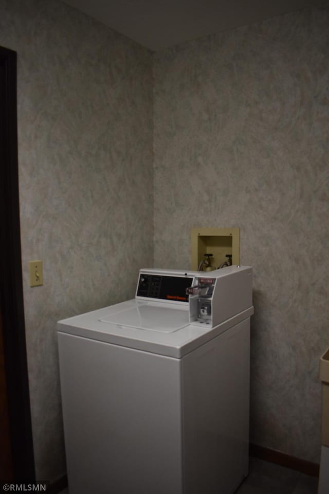 laundry area with washer / clothes dryer