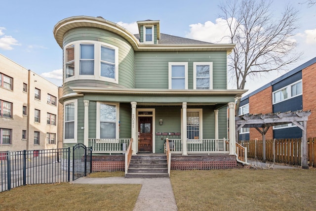 view of front facade featuring covered porch and a front yard