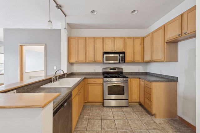 kitchen with sink, hanging light fixtures, stainless steel appliances, kitchen peninsula, and light brown cabinets