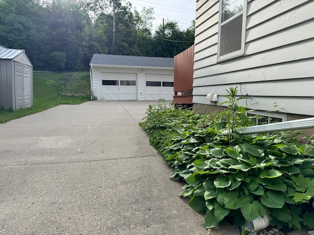 404 Vine St, Fergus Falls, MN 56537 - view of detached garage