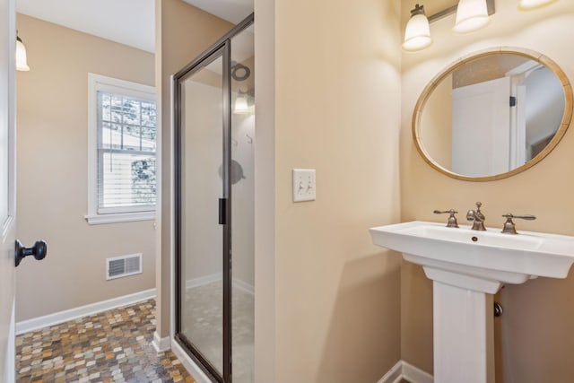 bathroom featuring sink