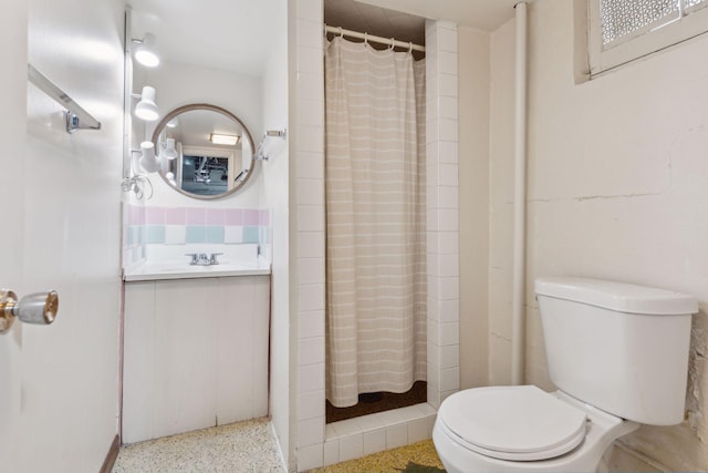 bathroom with vanity, curtained shower, and toilet