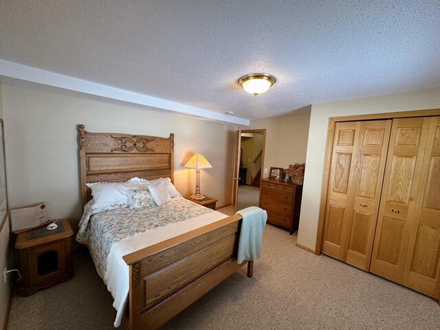 43561 Paul Lake Dr, Edna Twp, MN 56573 - bedroom featuring a textured ceiling, a closet, and light colored carpet