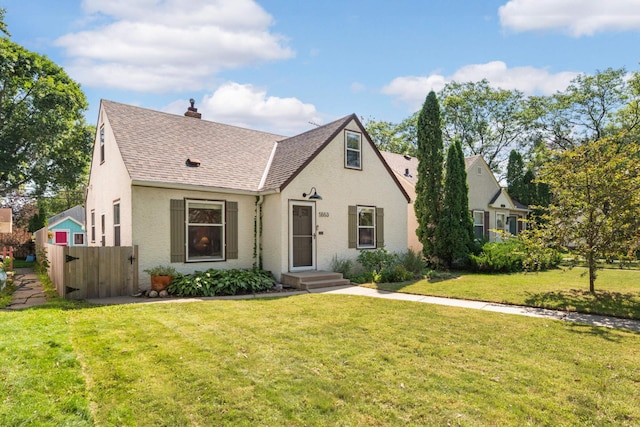 view of front of house featuring a front yard