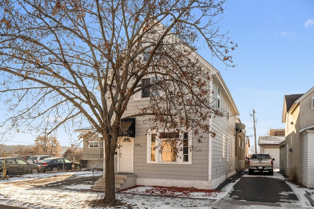 view of front facade featuring a garage