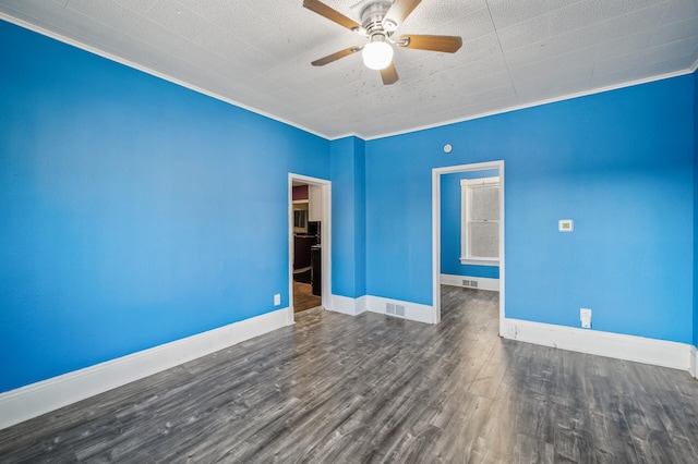 spare room featuring dark hardwood / wood-style flooring, crown molding, and ceiling fan