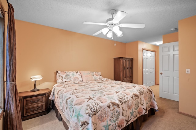 carpeted bedroom featuring ceiling fan, a textured ceiling, and a closet