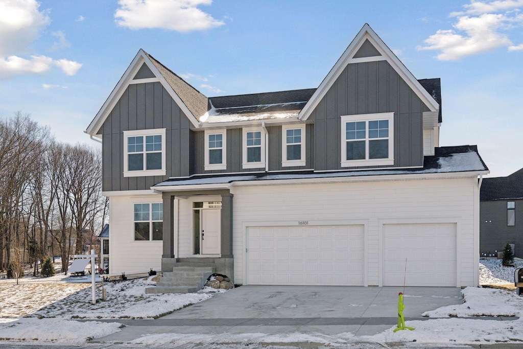 view of front facade featuring a garage