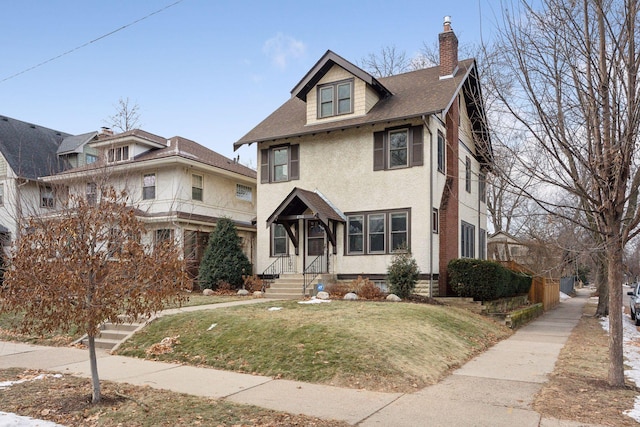 view of front facade featuring a front yard