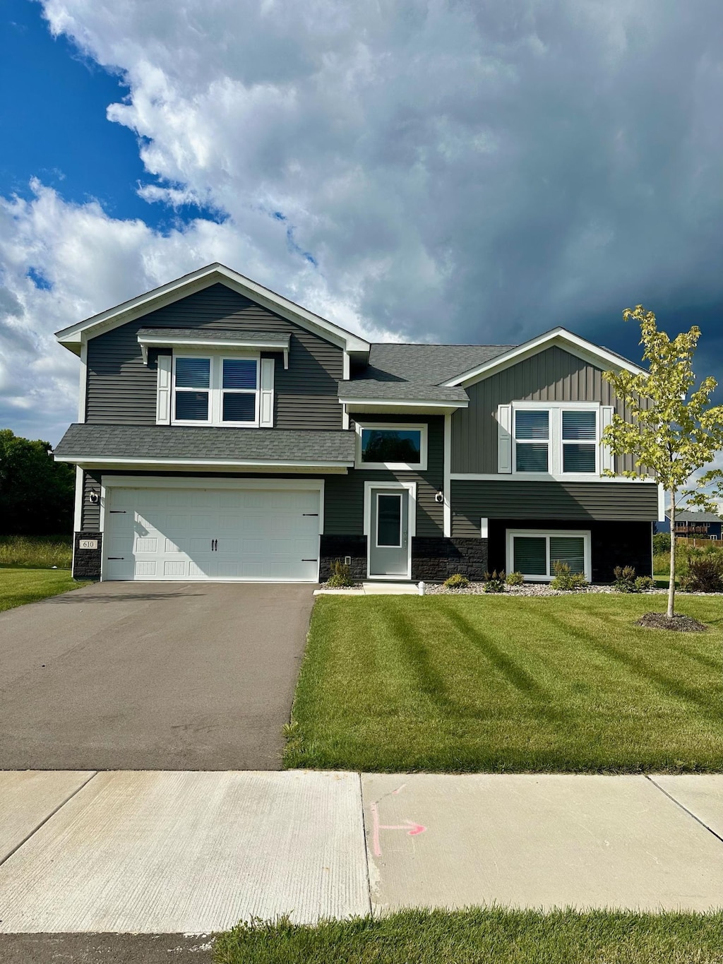 view of front facade featuring a garage and a front lawn