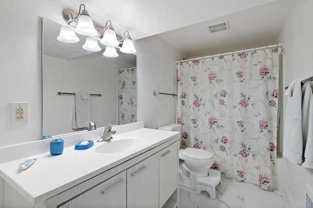 full bathroom with shower / bathtub combination with curtain, toilet, vanity, and a chandelier