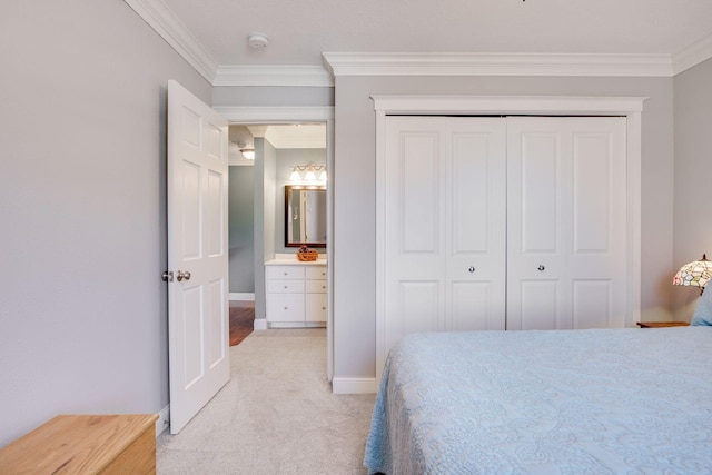 bedroom featuring light carpet, baseboards, crown molding, and a closet