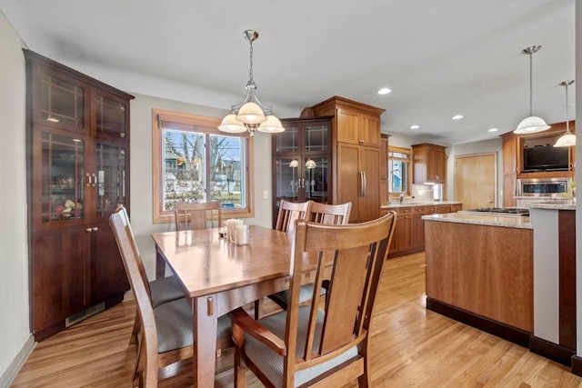 dining room with recessed lighting, visible vents, baseboards, and light wood-style floors