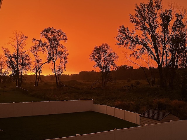 view of yard at dusk