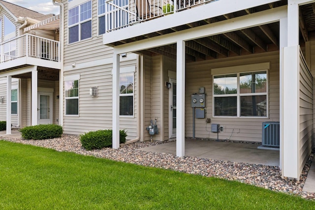 8160 Virginia Ln, Savage, MN 55378 - patio / terrace with a yard